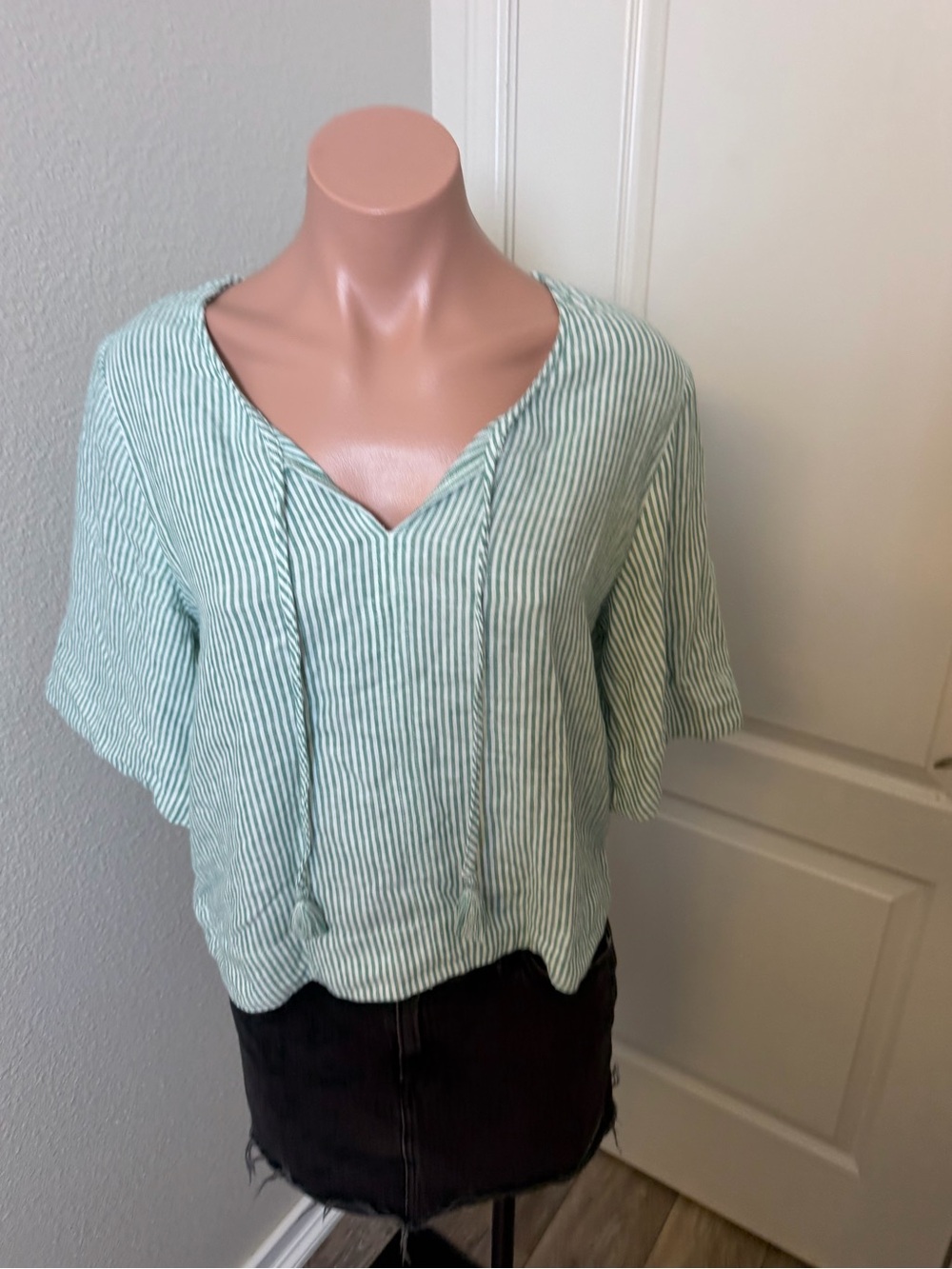 Universal Thread Mint Green & White Striped V-Neck Short Sleeve Top